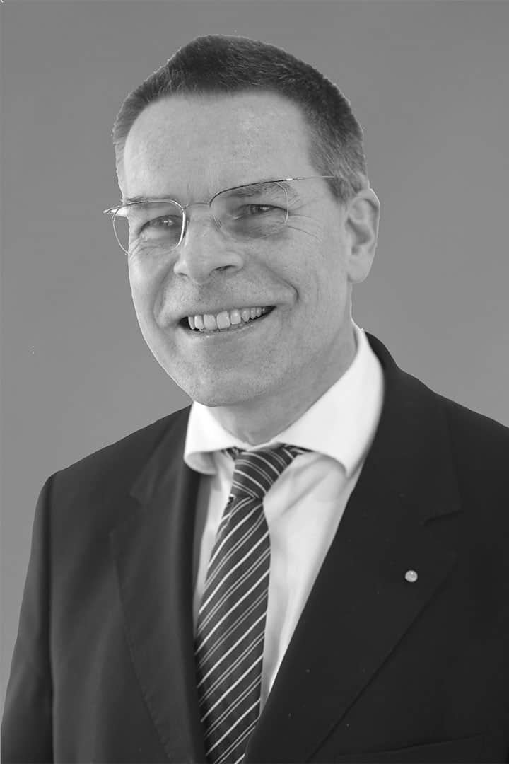 Hans-Dieter_Schat_sw_verkleinert_2018-04-26_v2-0_rip